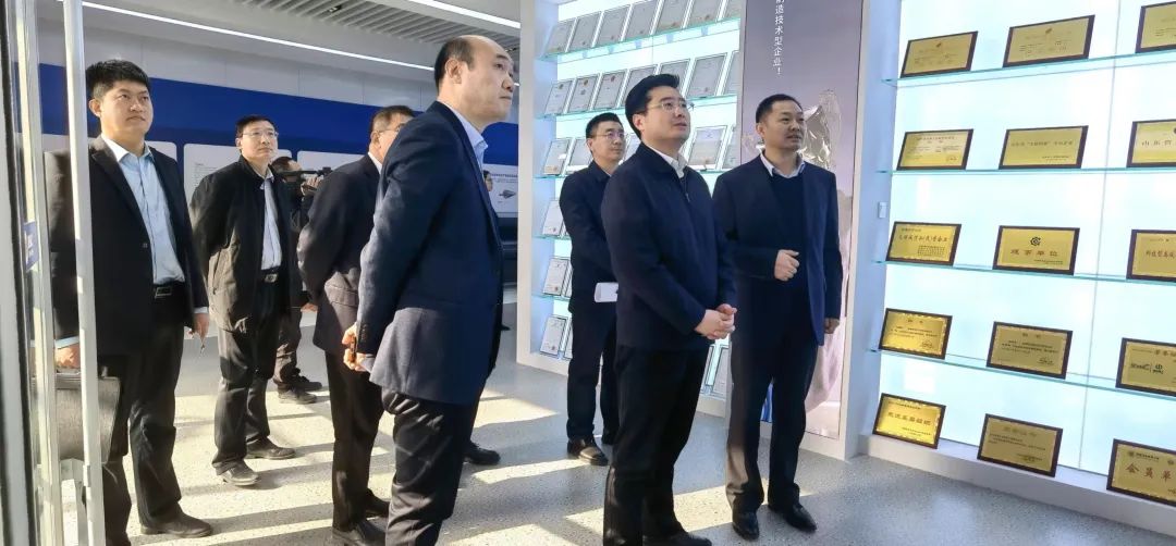 淄博市副市長(zhǎng)、高新區(qū)工委書(shū)記李俊杰蒞臨朗達(dá)調(diào)研指